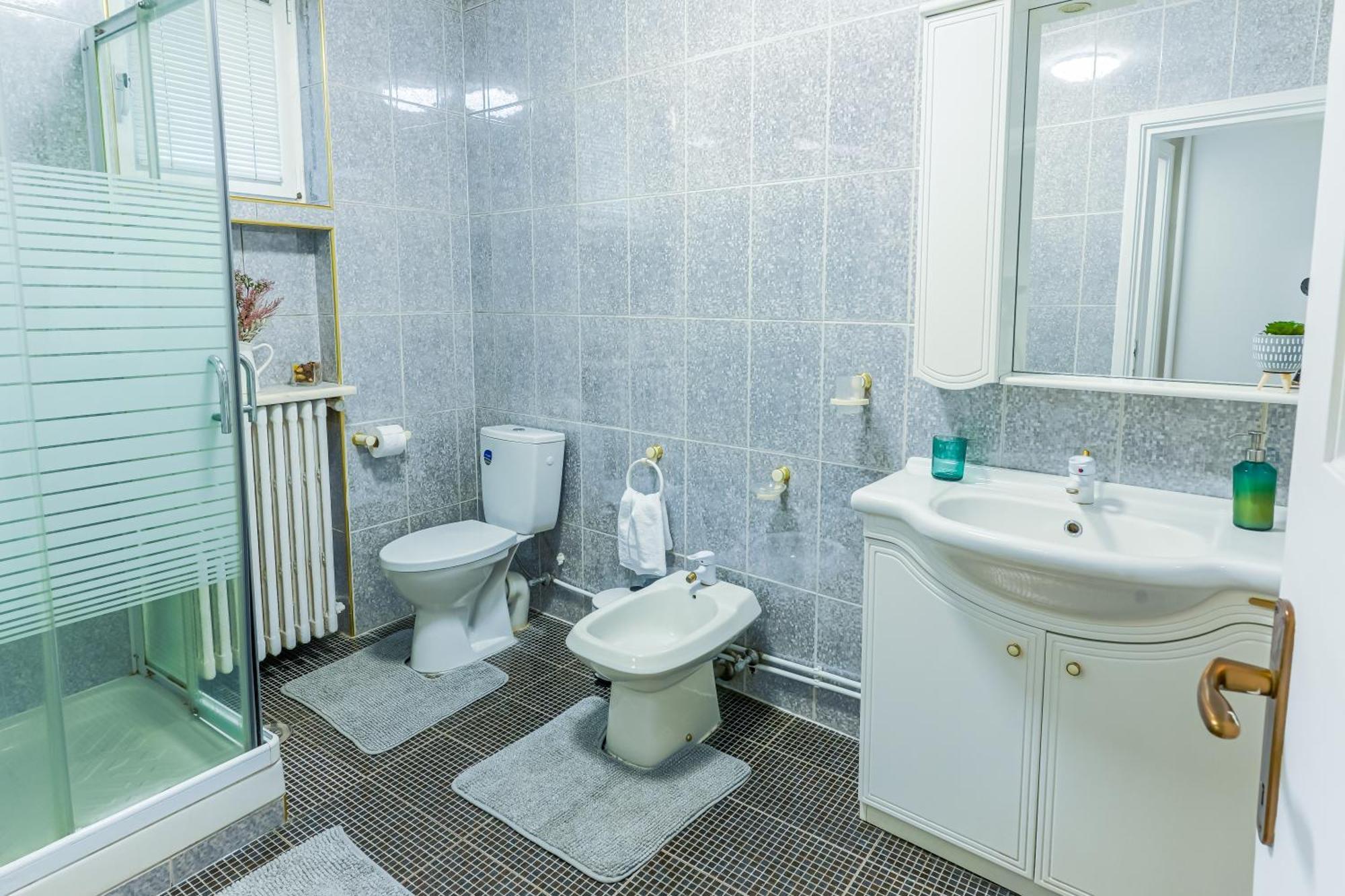 Ultracentral Golden Gatehouse 3 Bdrm Bucharest Exterior photo